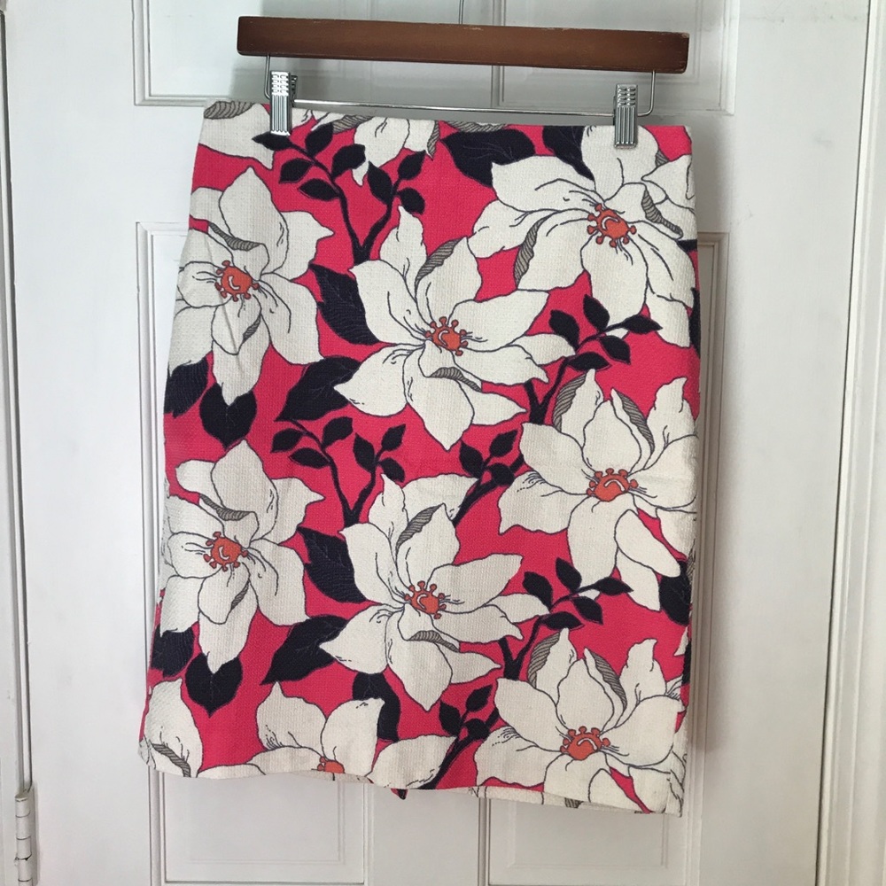 Ann Taylor red white floral print pencil skirt